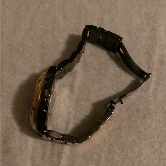 Watch - Picture 2 of 4